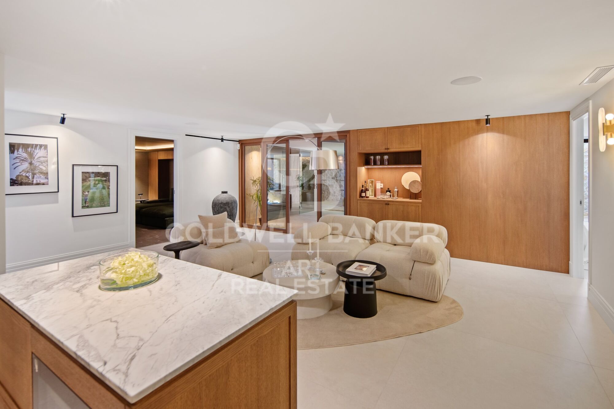 Contemporary frontline golf villa in Nueva Andalucía.
