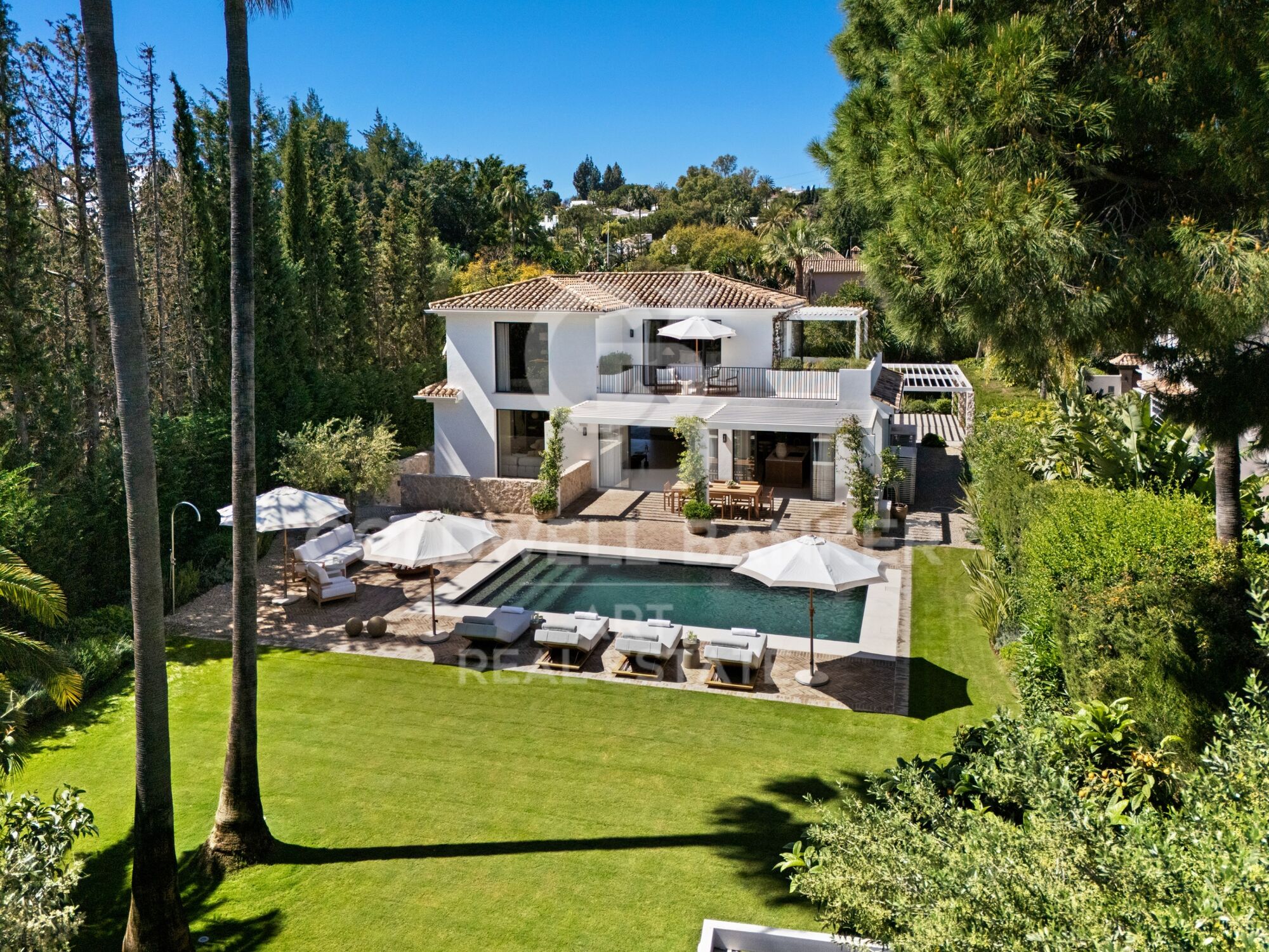 Villa contemporánea en primera línea de Golf en Nueva Andalucía