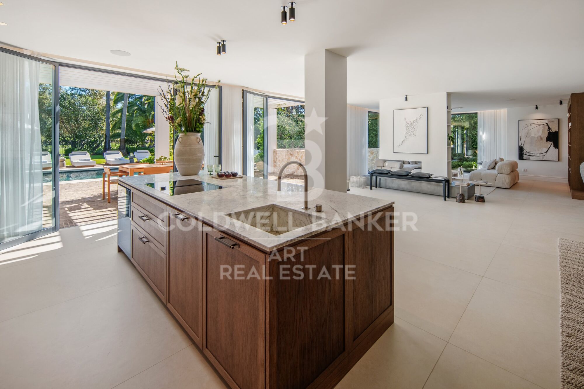 Moderne Villa in erster Golflinie in Nueva Andalucía.