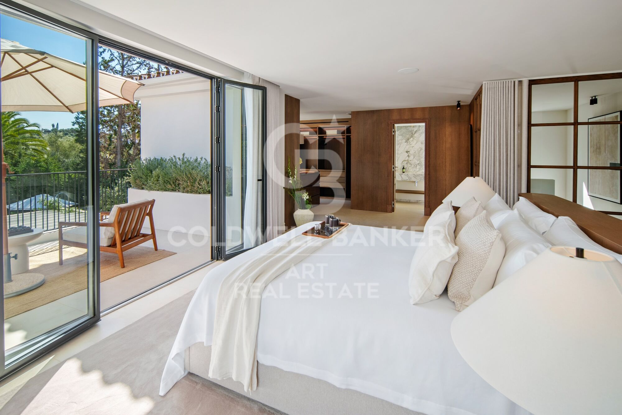 Contemporary frontline golf villa in Nueva Andalucía.