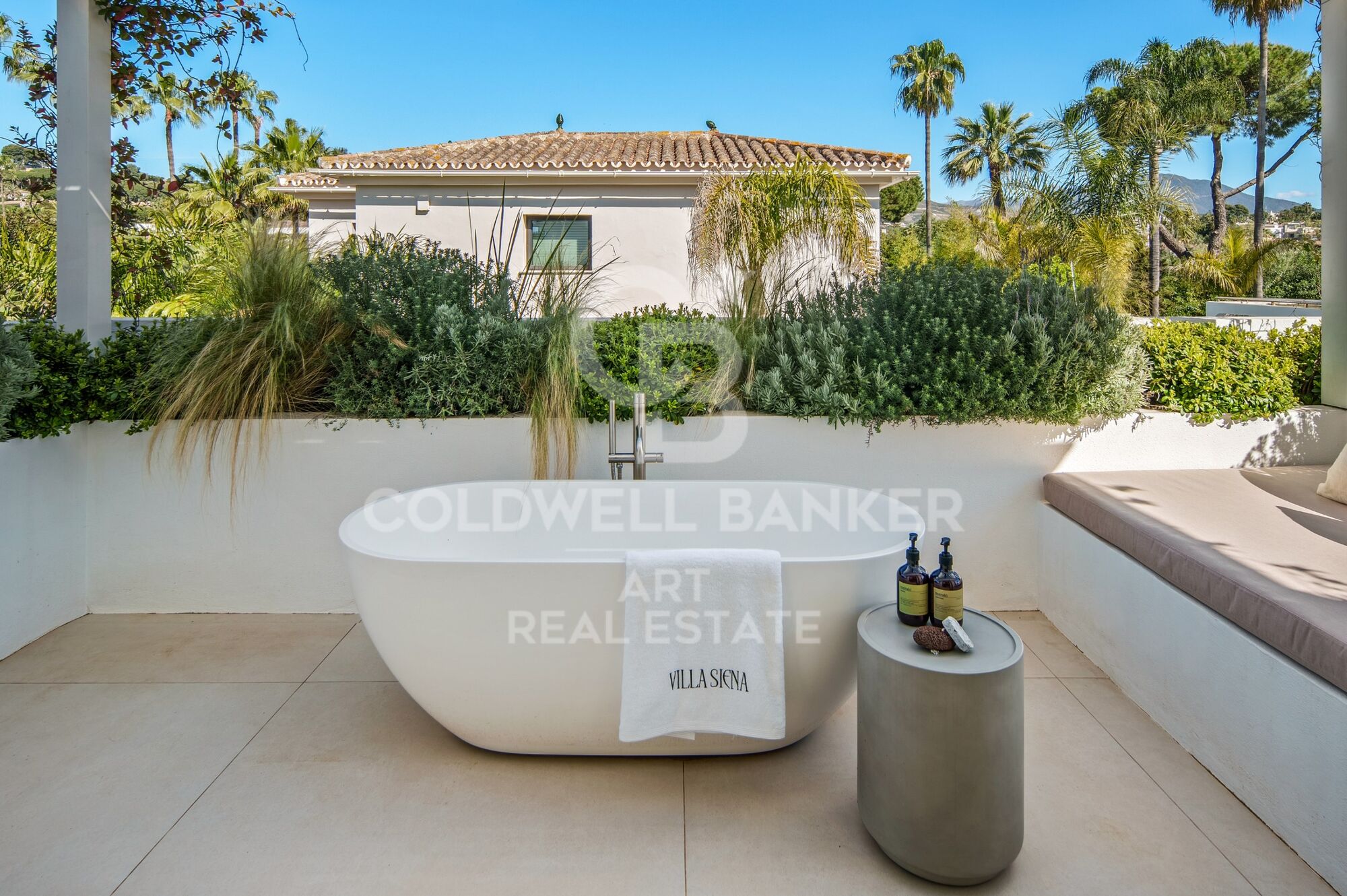 Villa contemporánea en primera línea de Golf en Nueva Andalucía