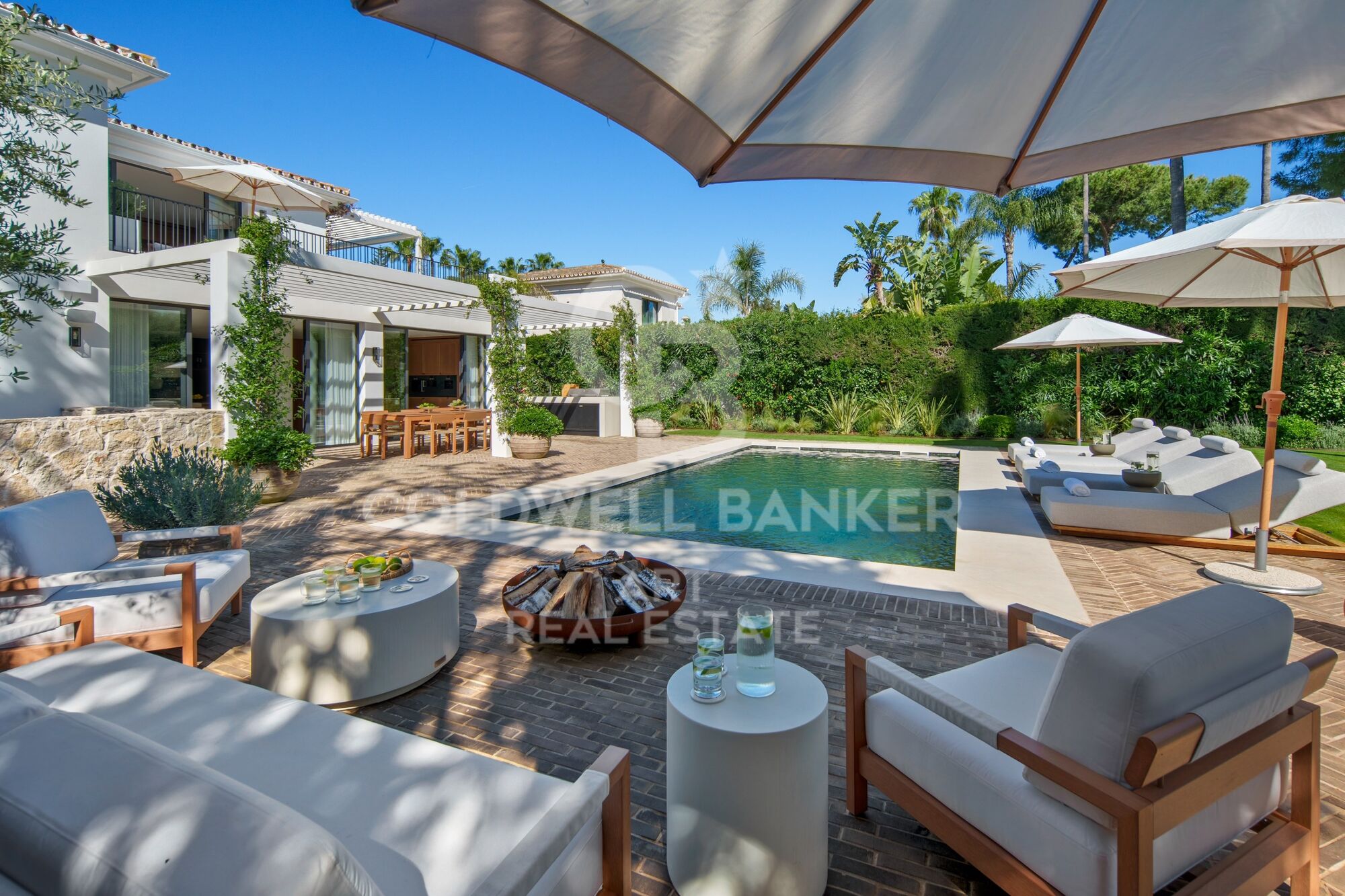 Villa contemporaine en première ligne de golf à Nueva Andalucía.