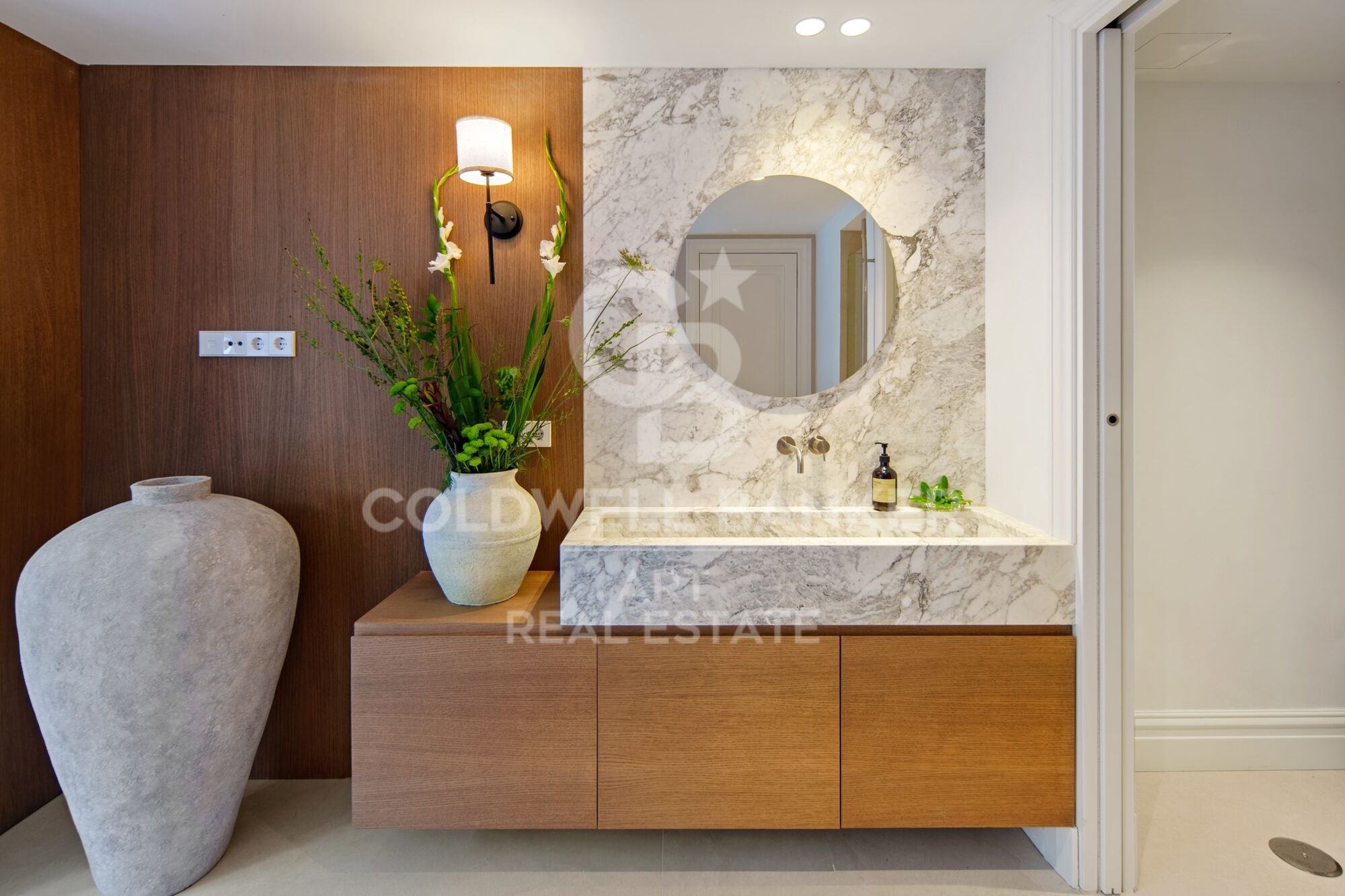 Villa contemporaine en première ligne de golf à Nueva Andalucía.