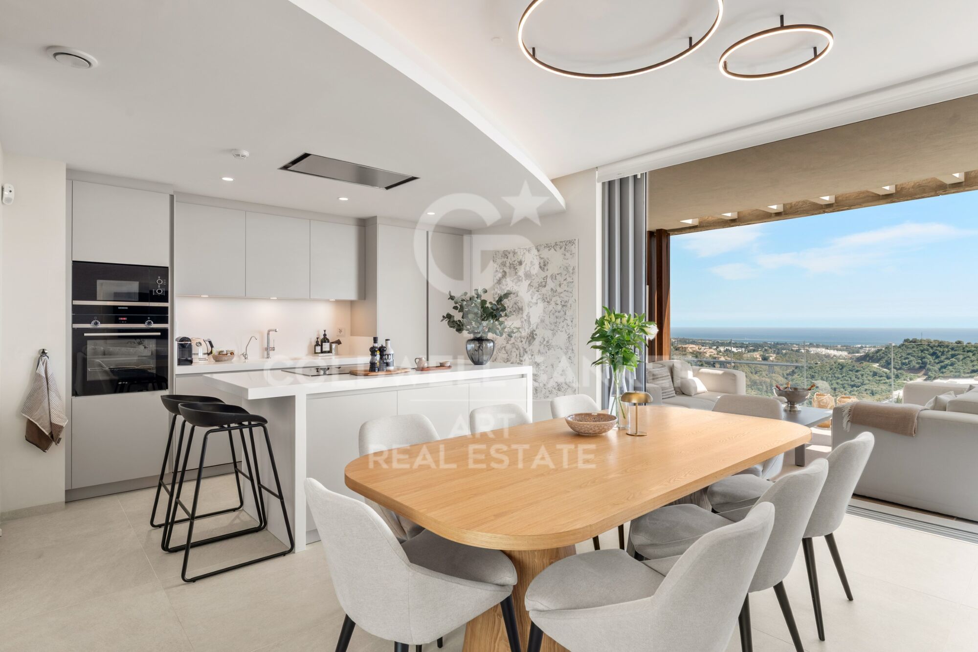 Luxury penthouse with panoramic sea views in La Quinta.