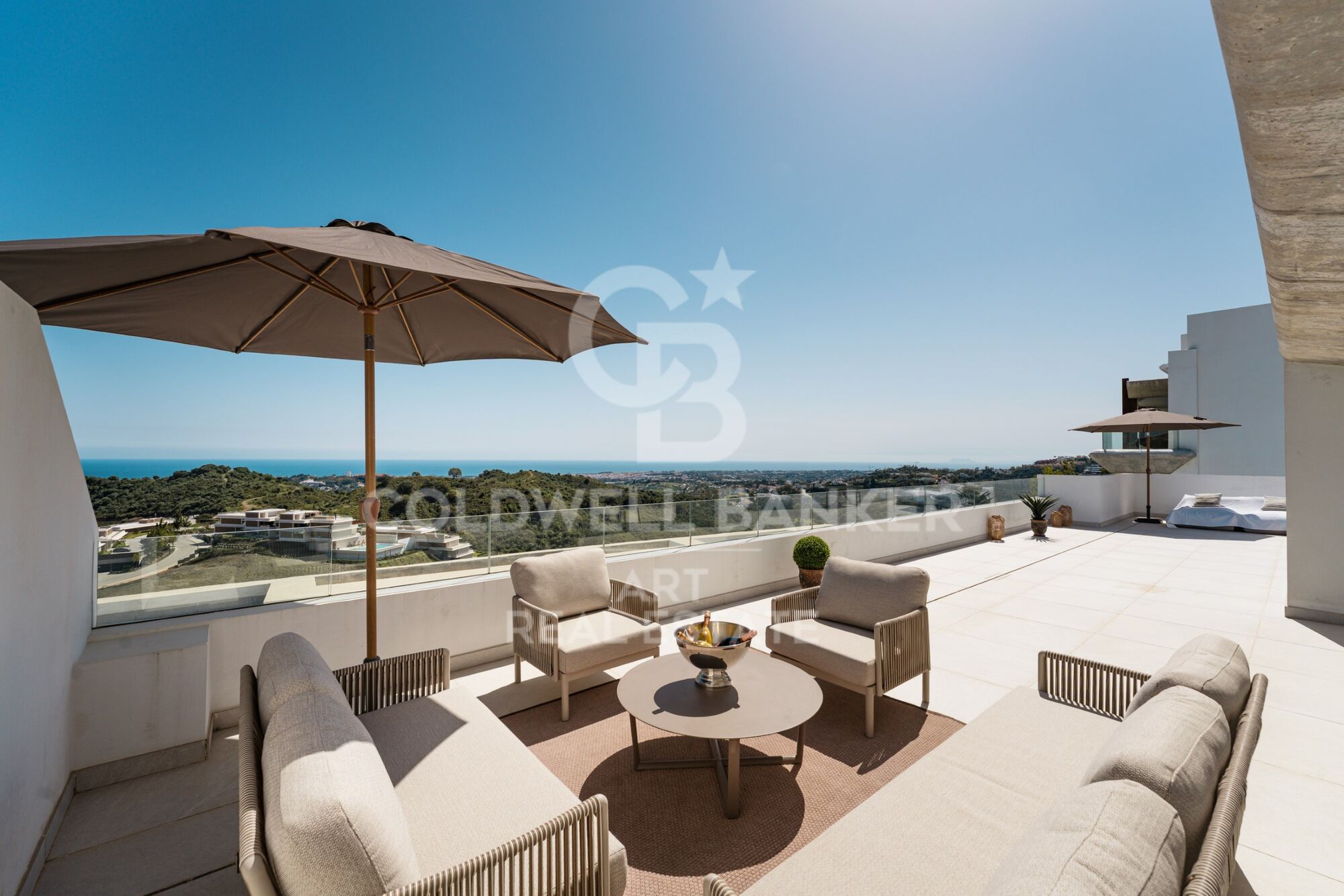 Luxury penthouse with panoramic sea views in La Quinta.