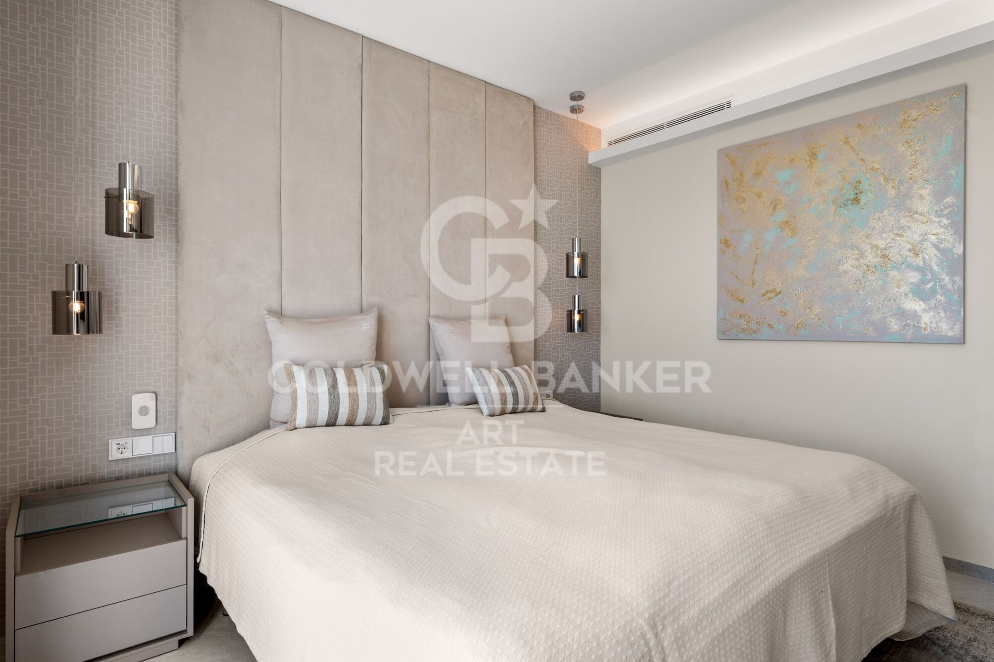 Luxury penthouse with panoramic sea views in La Quinta.