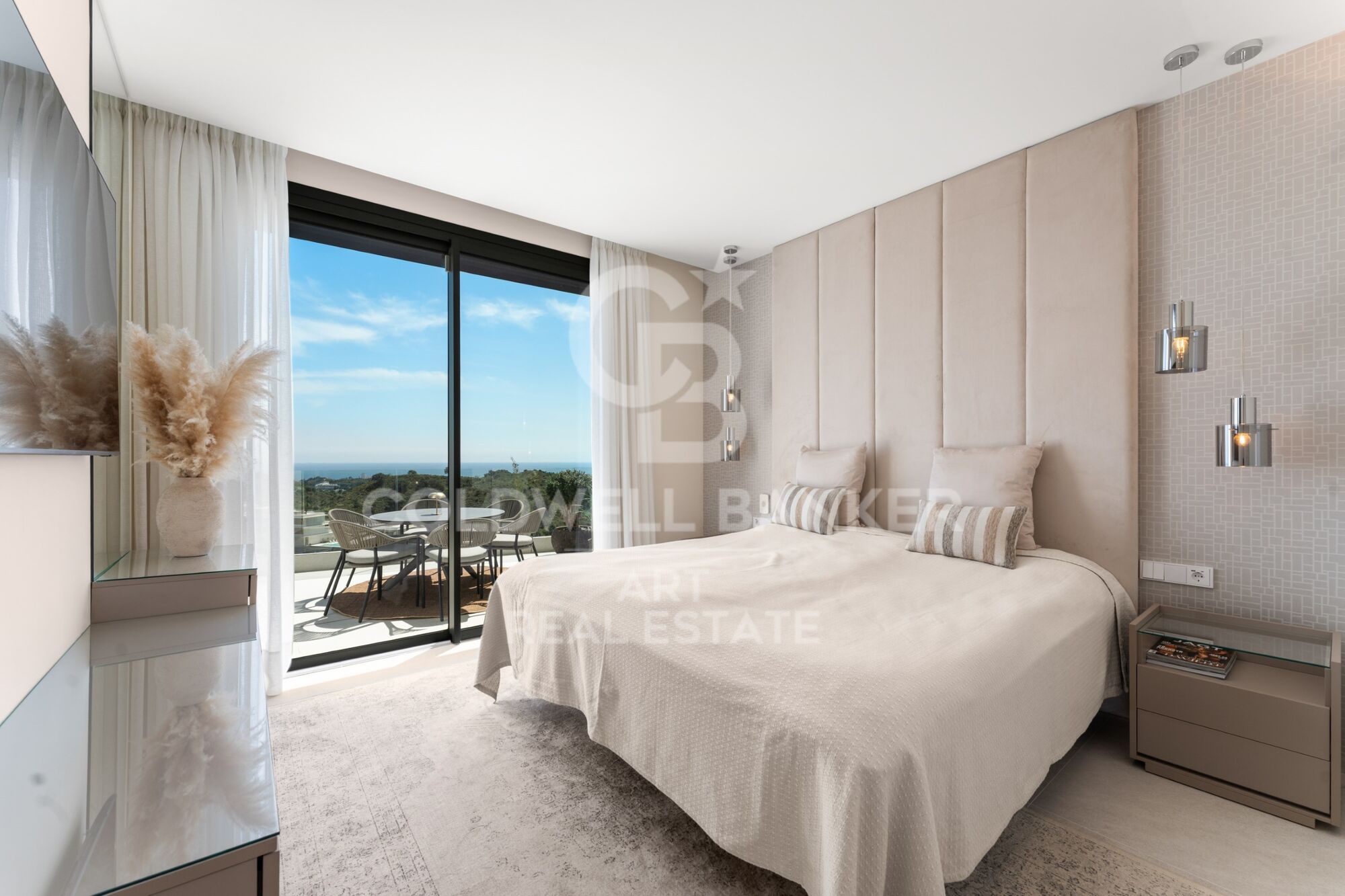 Luxury penthouse with panoramic sea views in La Quinta.