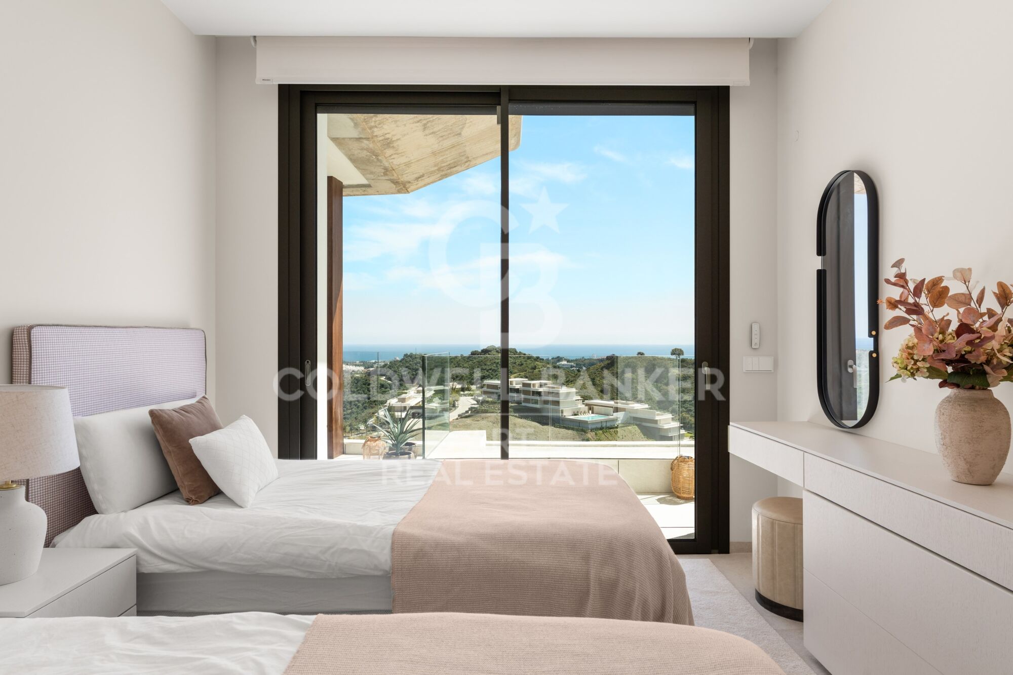 Luxury penthouse with panoramic sea views in La Quinta.
