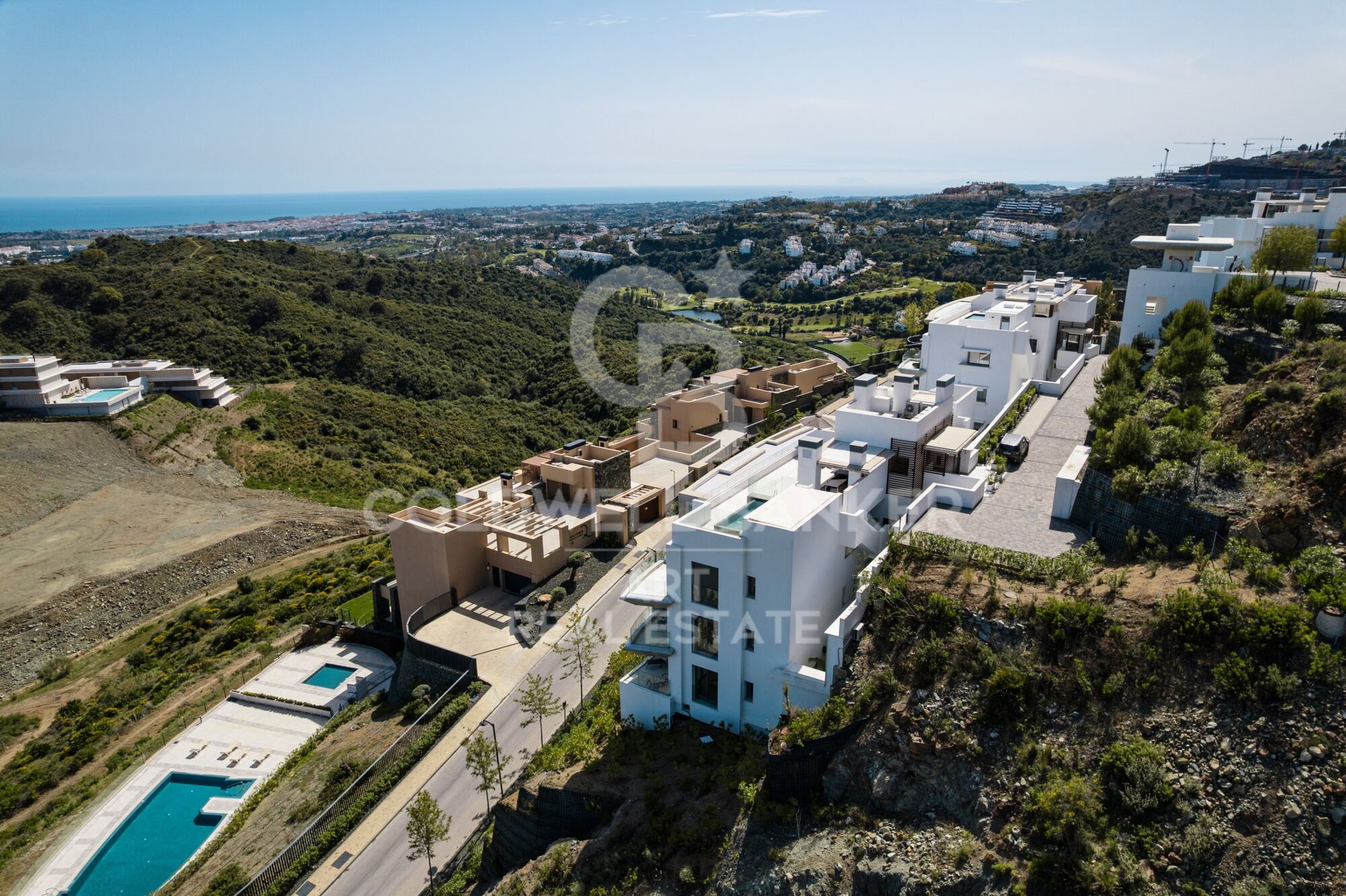 Luxury penthouse with panoramic sea views in La Quinta.