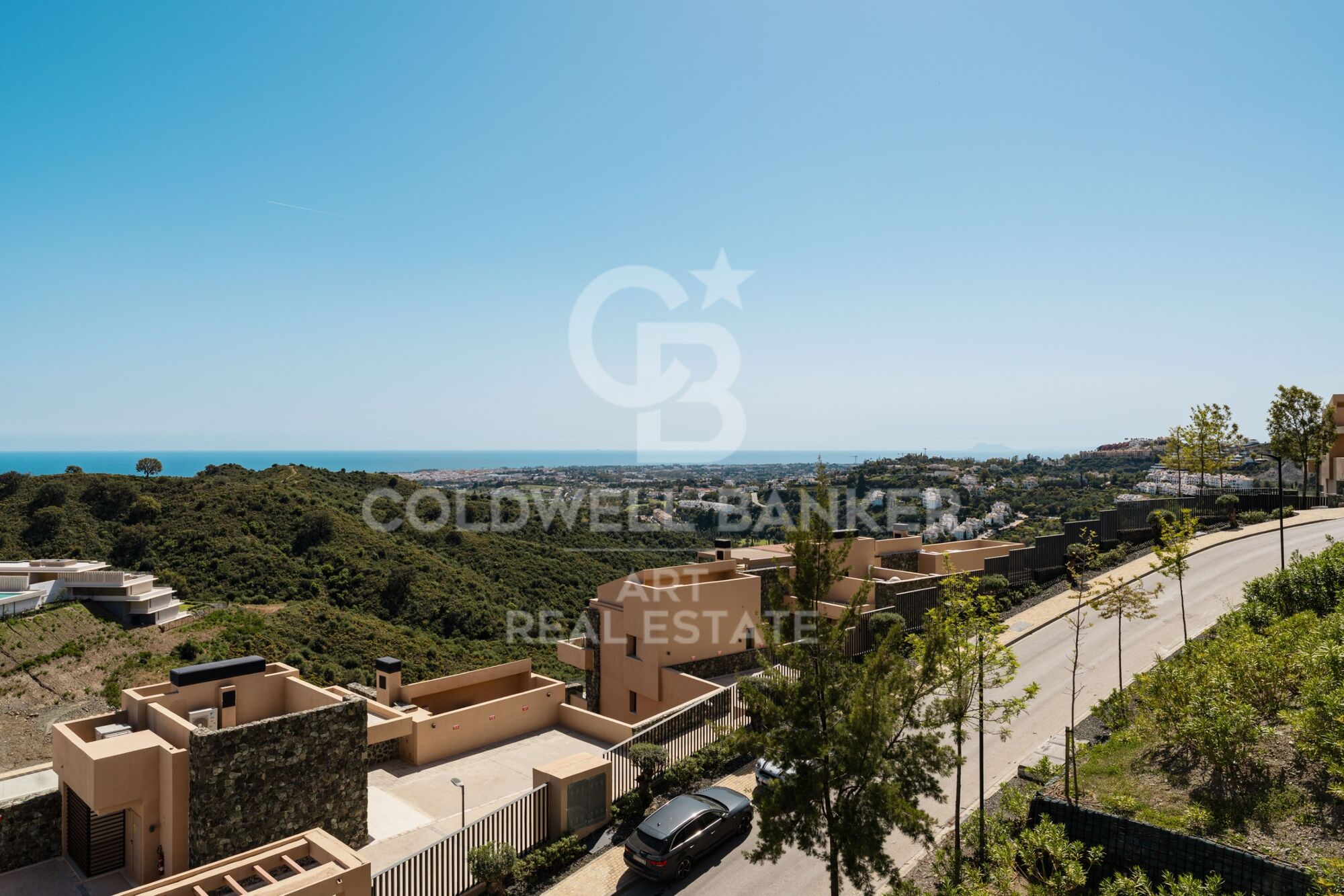 Luxury penthouse with panoramic sea views in La Quinta.
