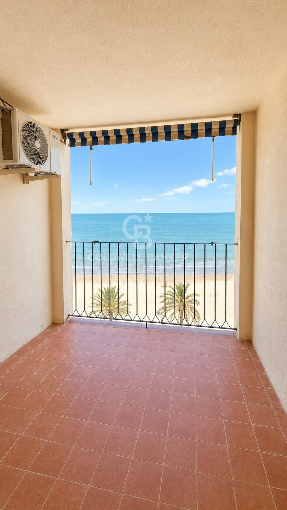 Großzügige Wohnung mit Terrasse, Meerblick und Parkplatz in Port Saplaya