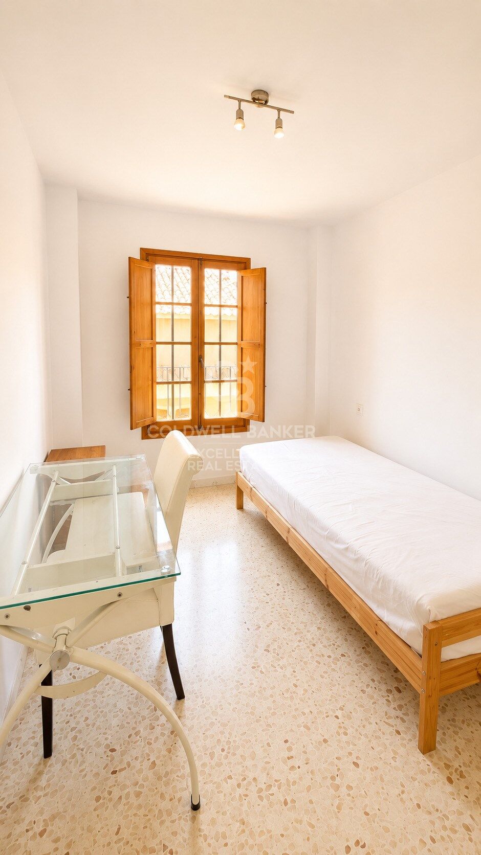 Spacieux appartement avec terrasse, vue sur la mer et parking à Port Saplaya