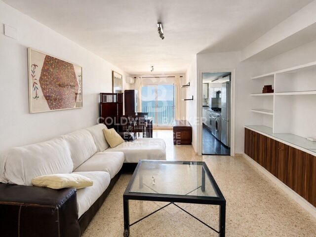 Amplio piso con terraza, vistas el mar y parking en Port Saplaya