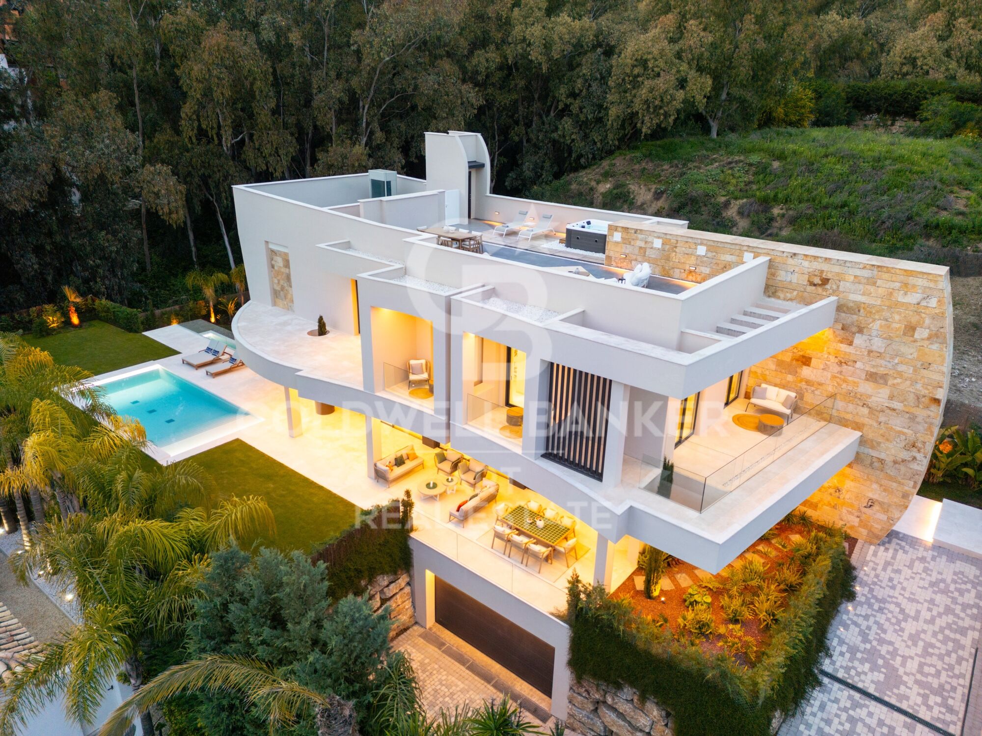Brand-new contemporary luxury villa in La Cerquilla, Nueva Andalucía.