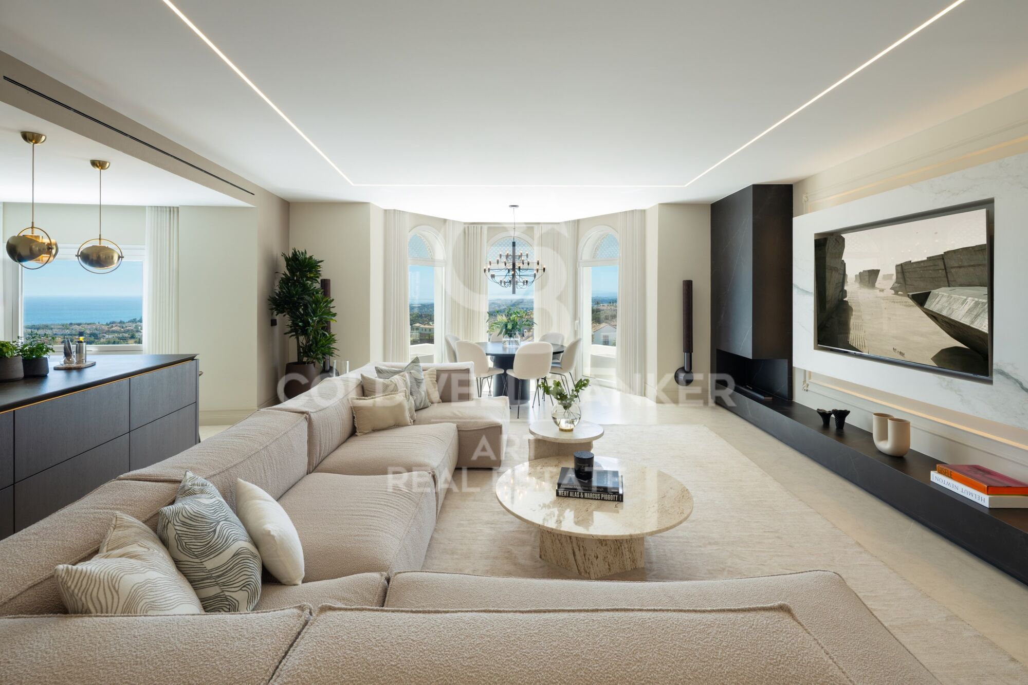Exclusive duplex penthouse with panoramic views in Marbella Hill Club.