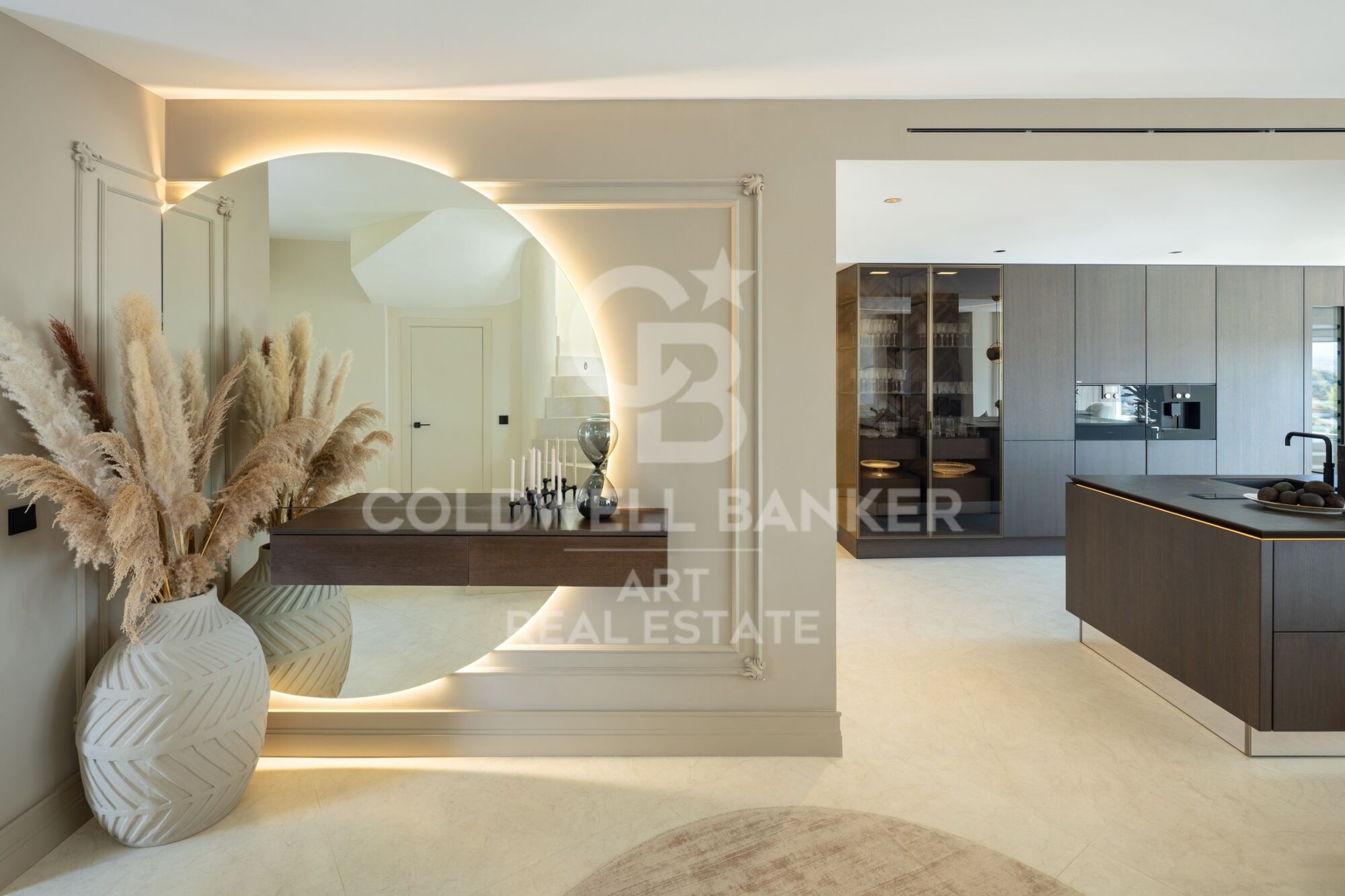 Exclusive duplex penthouse with panoramic views in Marbella Hill Club.