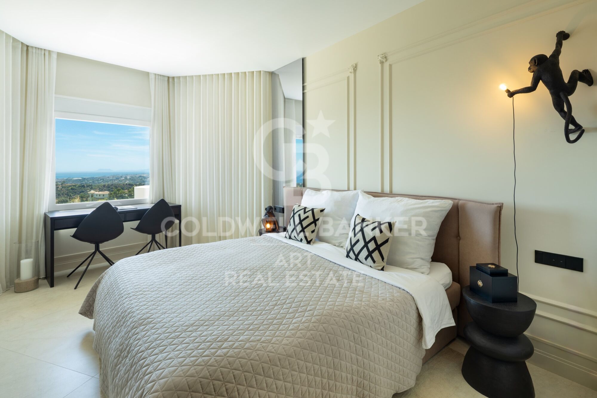 Exklusives Duplex-Penthouse mit Panoramablick im Marbella Hill Club.