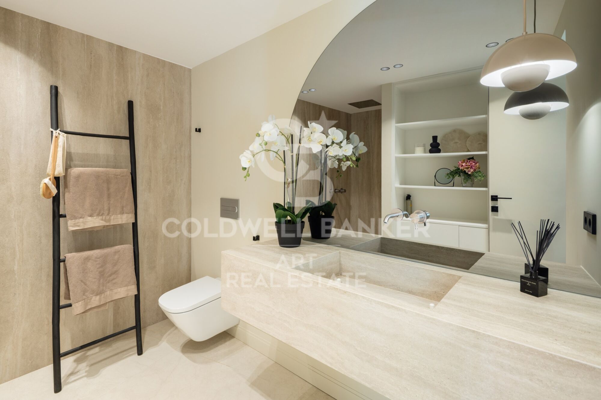 Exklusives Duplex-Penthouse mit Panoramablick im Marbella Hill Club.