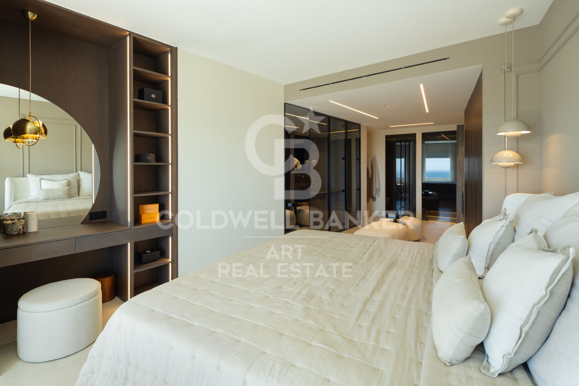 Penthouse en duplex exclusif avec vues panoramiques à Marbella Hill Club.