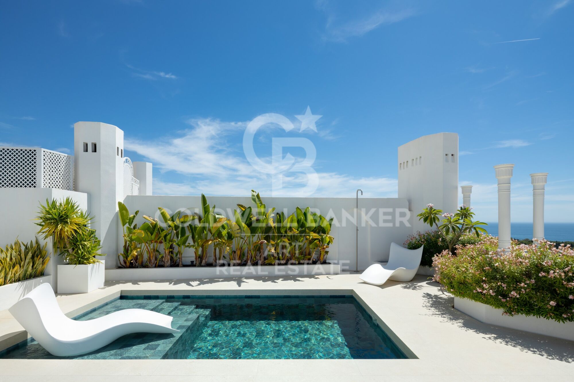 Exklusives Duplex-Penthouse mit Panoramablick im Marbella Hill Club.