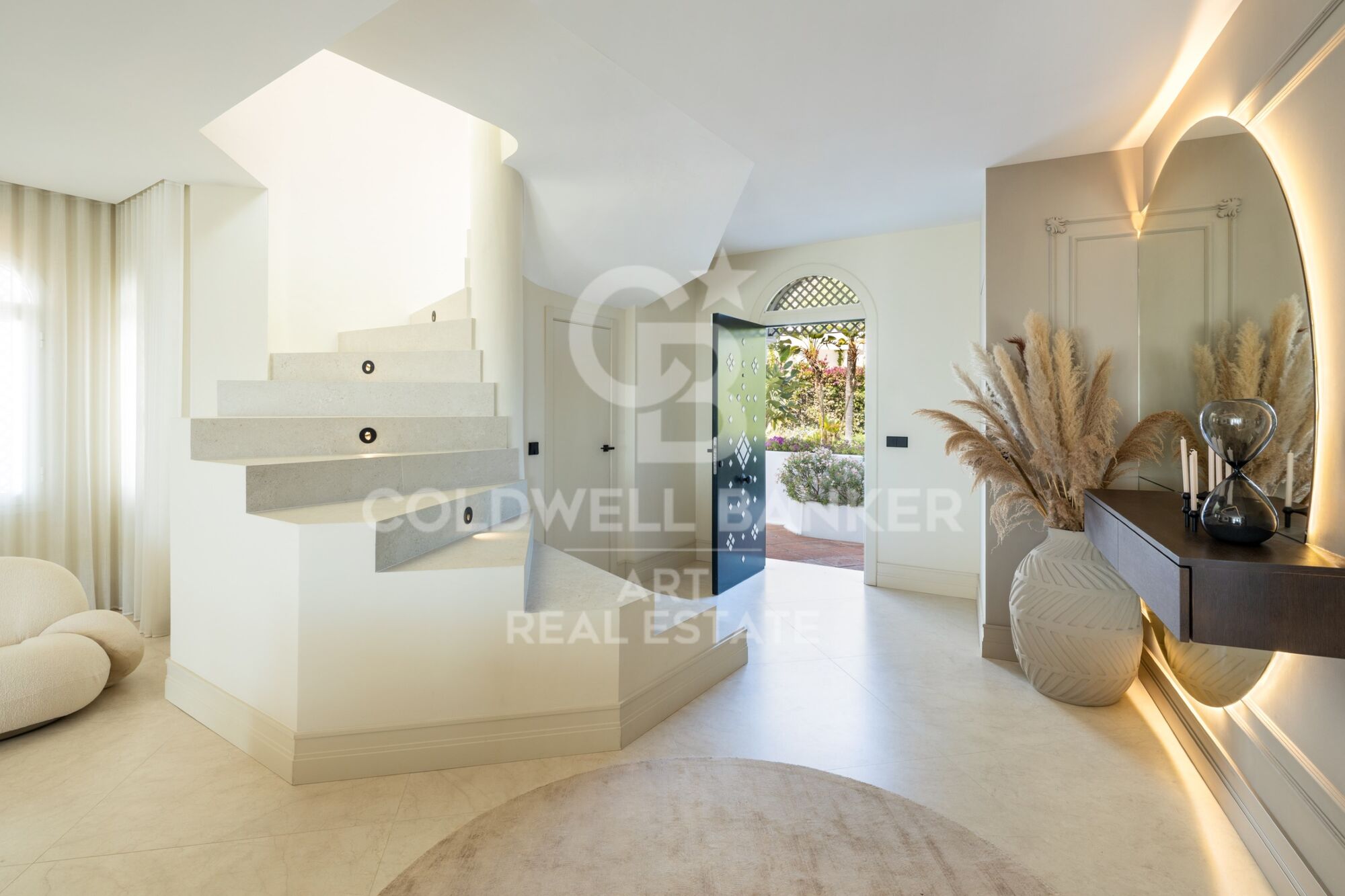 Exclusivo ático dúplex con vistas panorámicas en Marbella Hill Club