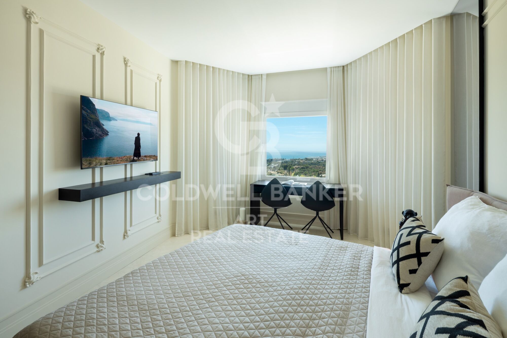 Exklusives Duplex-Penthouse mit Panoramablick im Marbella Hill Club.