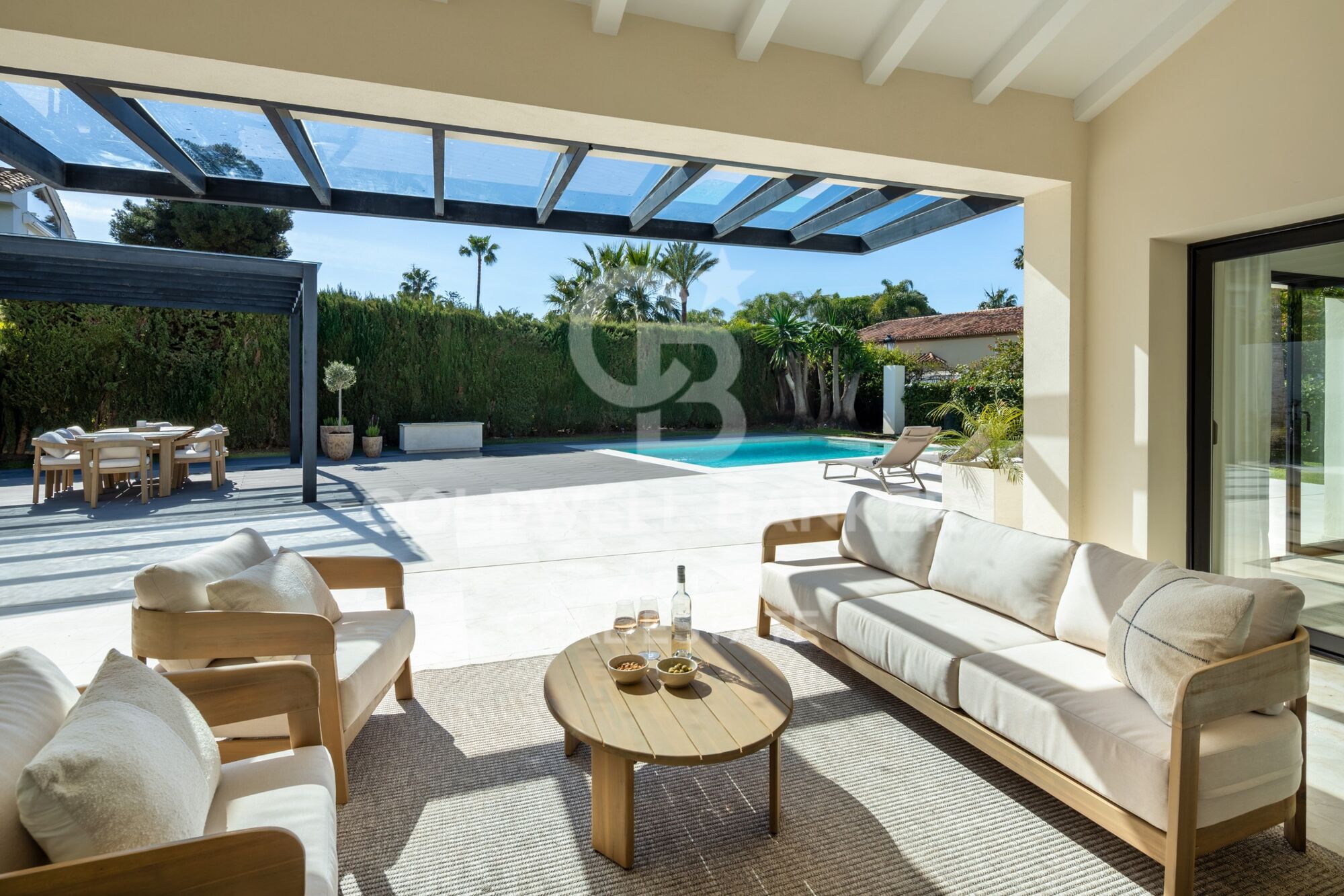 Zeitgenössische mediterrane Villa in Strandnähe in Marbella.