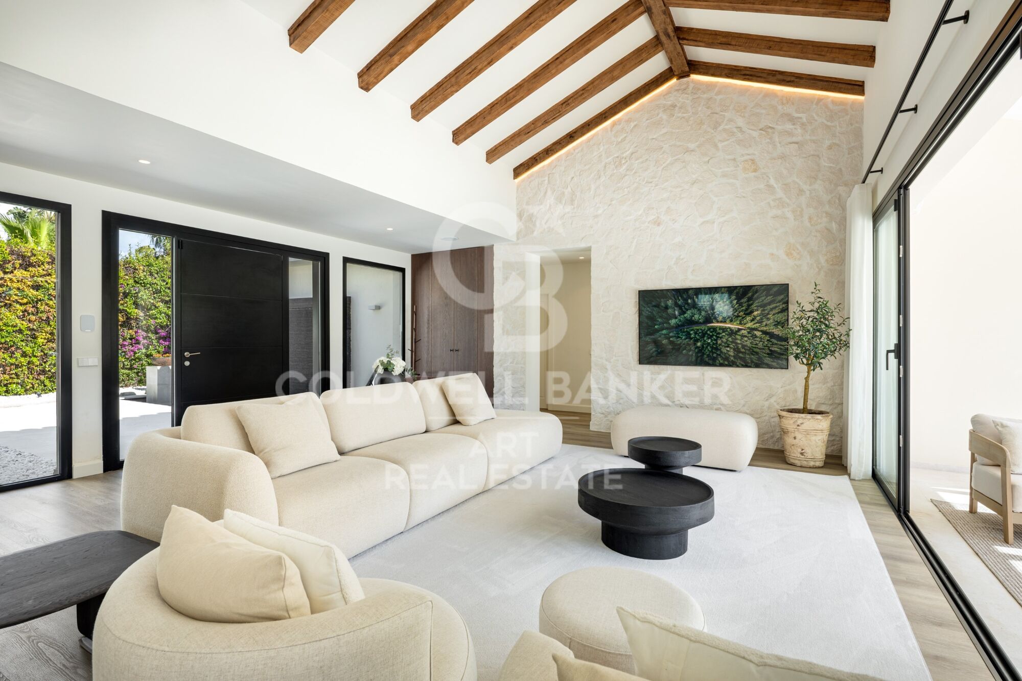 Zeitgenössische mediterrane Villa in Strandnähe in Marbella.