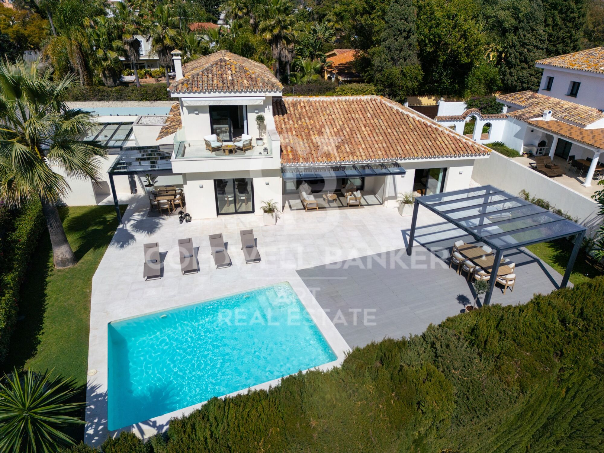 Zeitgenössische mediterrane Villa in Strandnähe in Marbella.