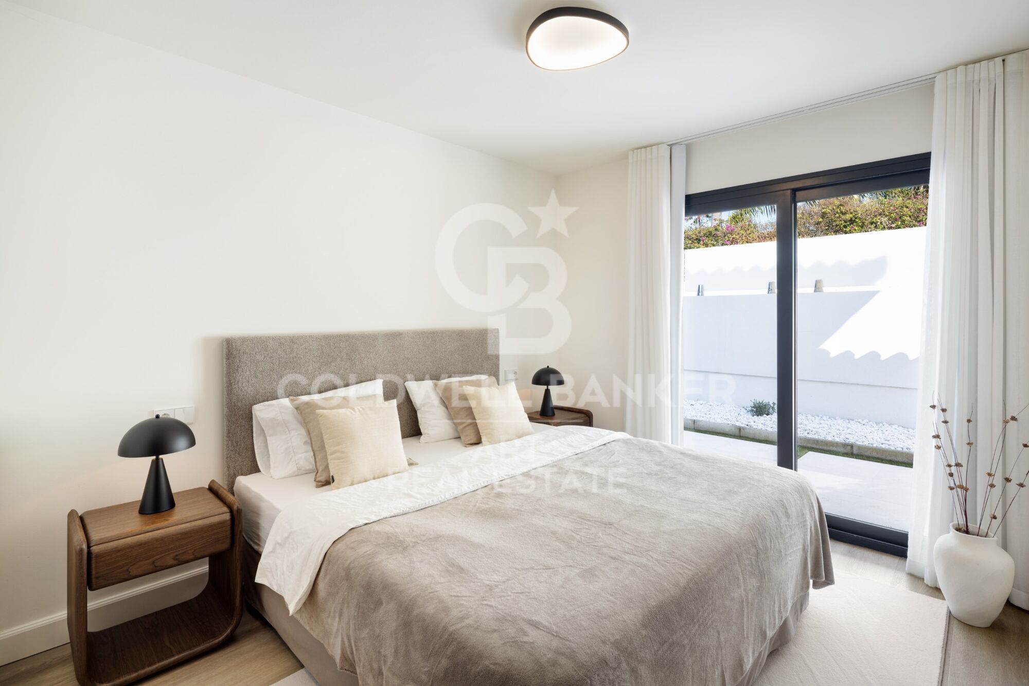 Villa mediterránea contemporánea junto a la playa en Marbella