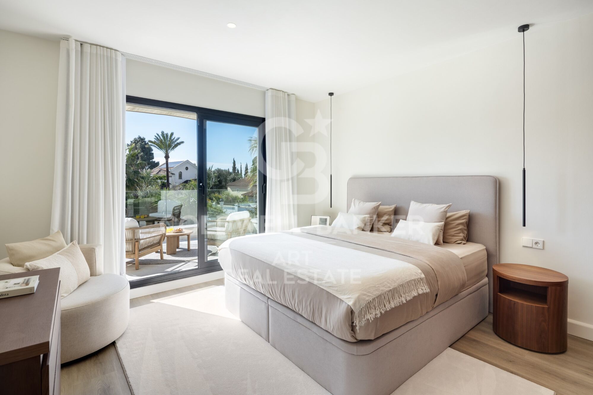 Villa méditerranéenne contemporaine en bord de mer à Marbella.