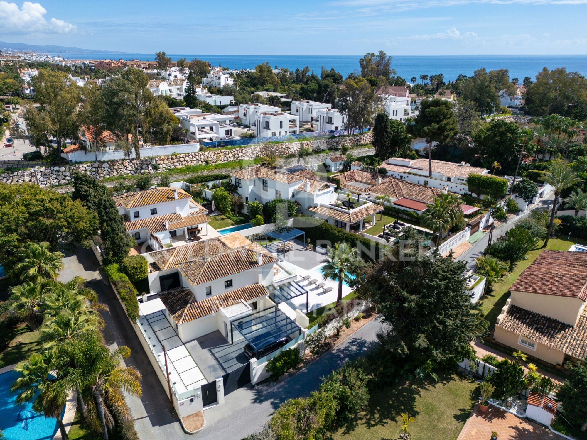 Villa méditerranéenne contemporaine en bord de mer à Marbella.