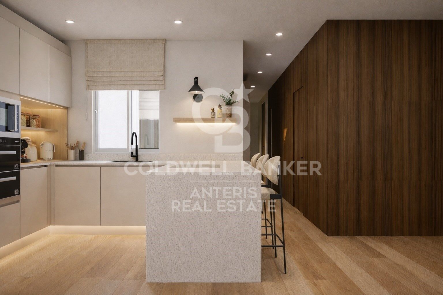 Upper-floor apartment for sale on Balmes Street