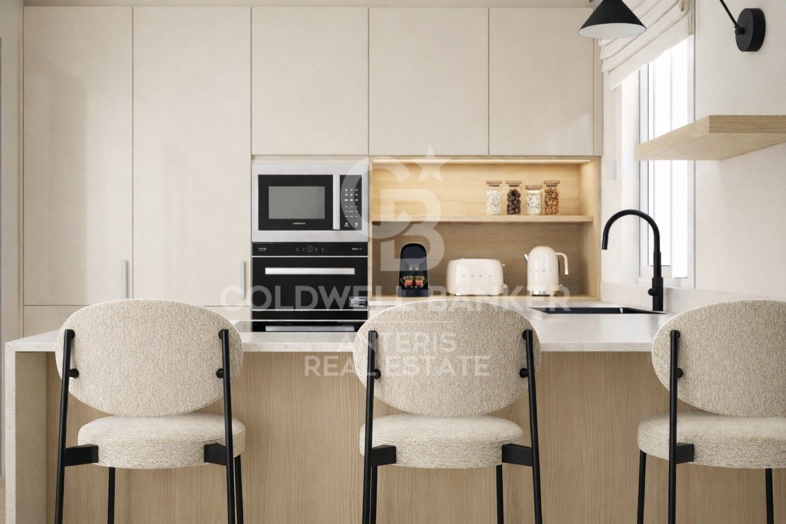 Upper-floor apartment for sale on Balmes Street