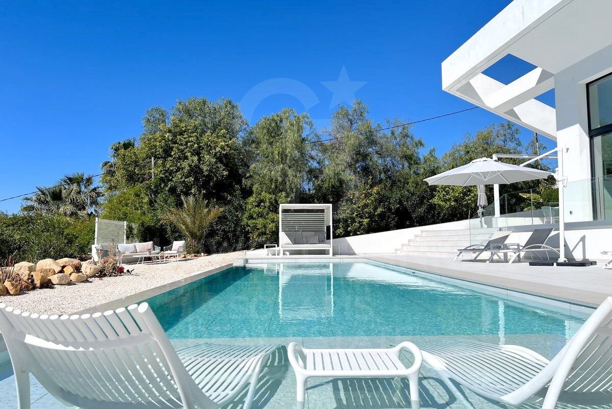 Villa à design exclusif à El Montgó, Jávea | Vue sur la vallée, piscine chauffée et intimité maximale