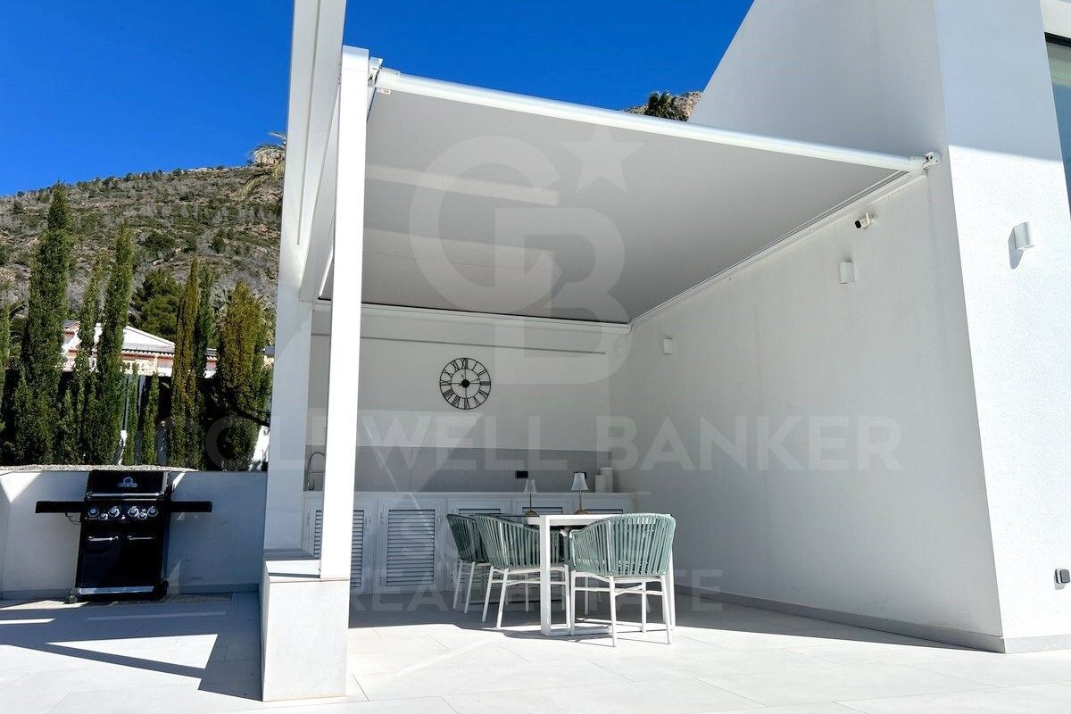 Villa à design exclusif à El Montgó, Jávea | Vue sur la vallée, piscine chauffée et intimité maximale