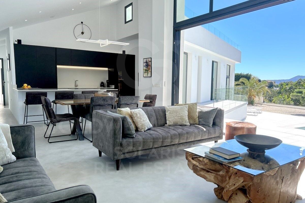 Exclusiva Villa de Diseño en el Montgó, Jávea | Vistas al Valle, Piscina Climatizada y Máxima Privacidad