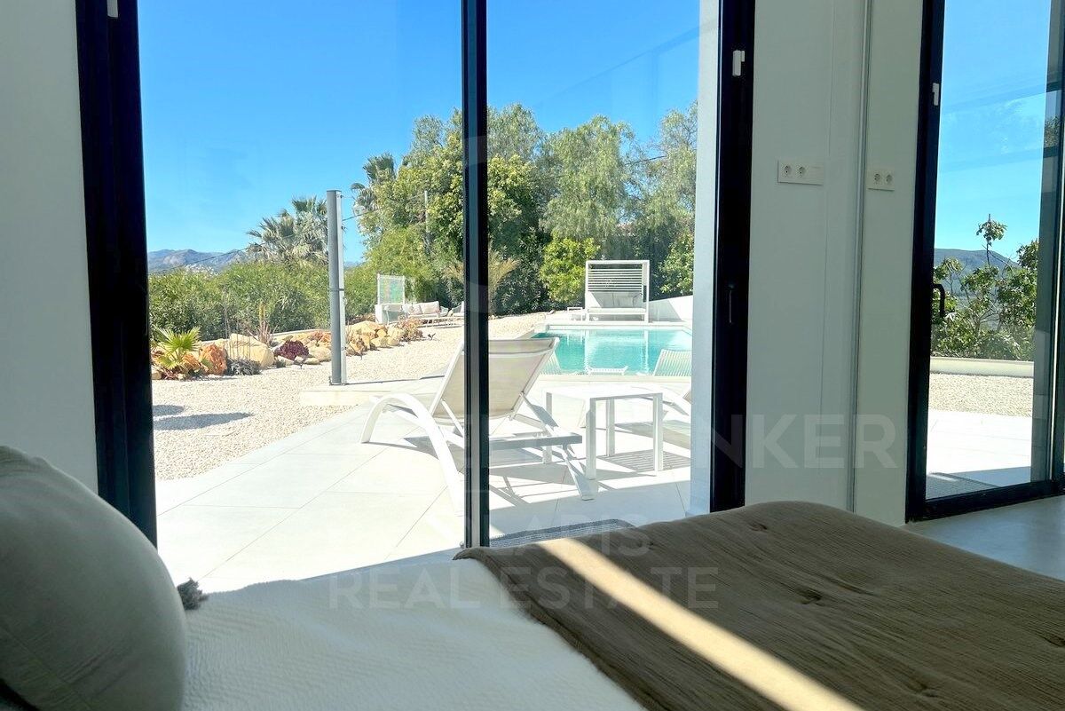 Villa à design exclusif à El Montgó, Jávea | Vue sur la vallée, piscine chauffée et intimité maximale