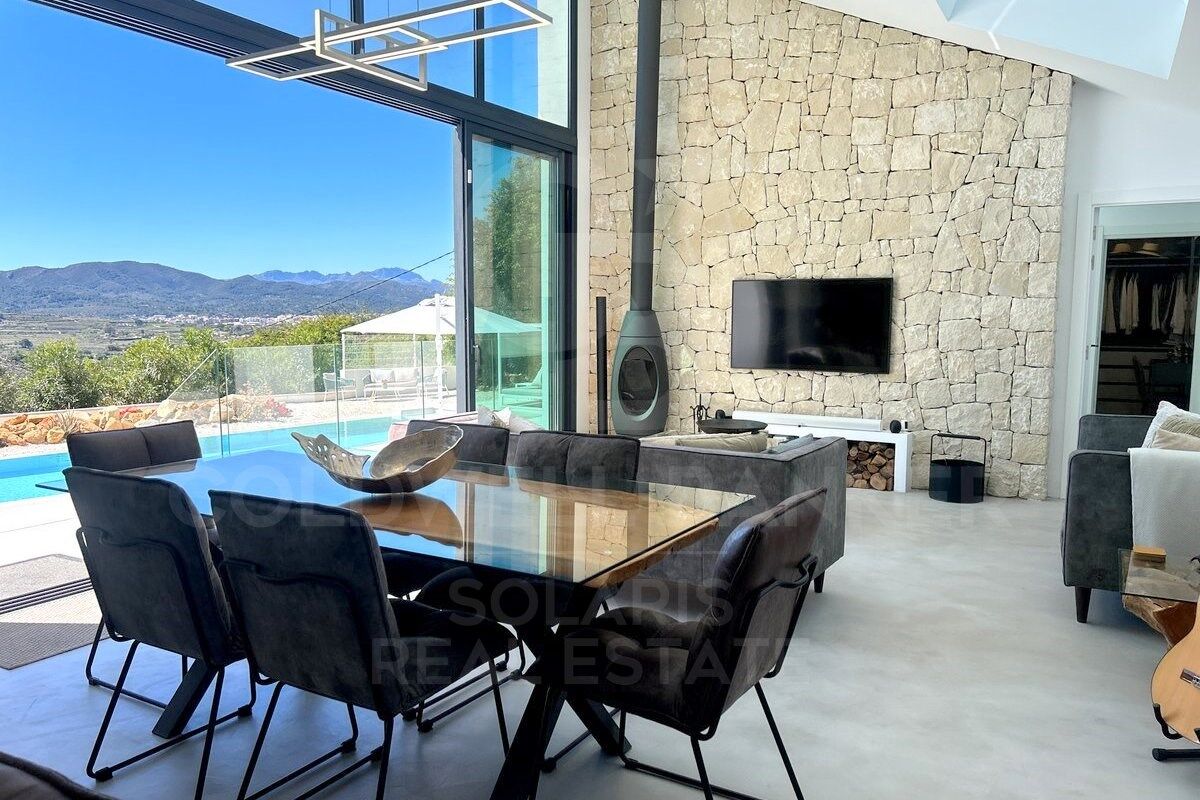 Exclusiva Villa de Diseño en el Montgó, Jávea | Vistas al Valle, Piscina Climatizada y Máxima Privacidad