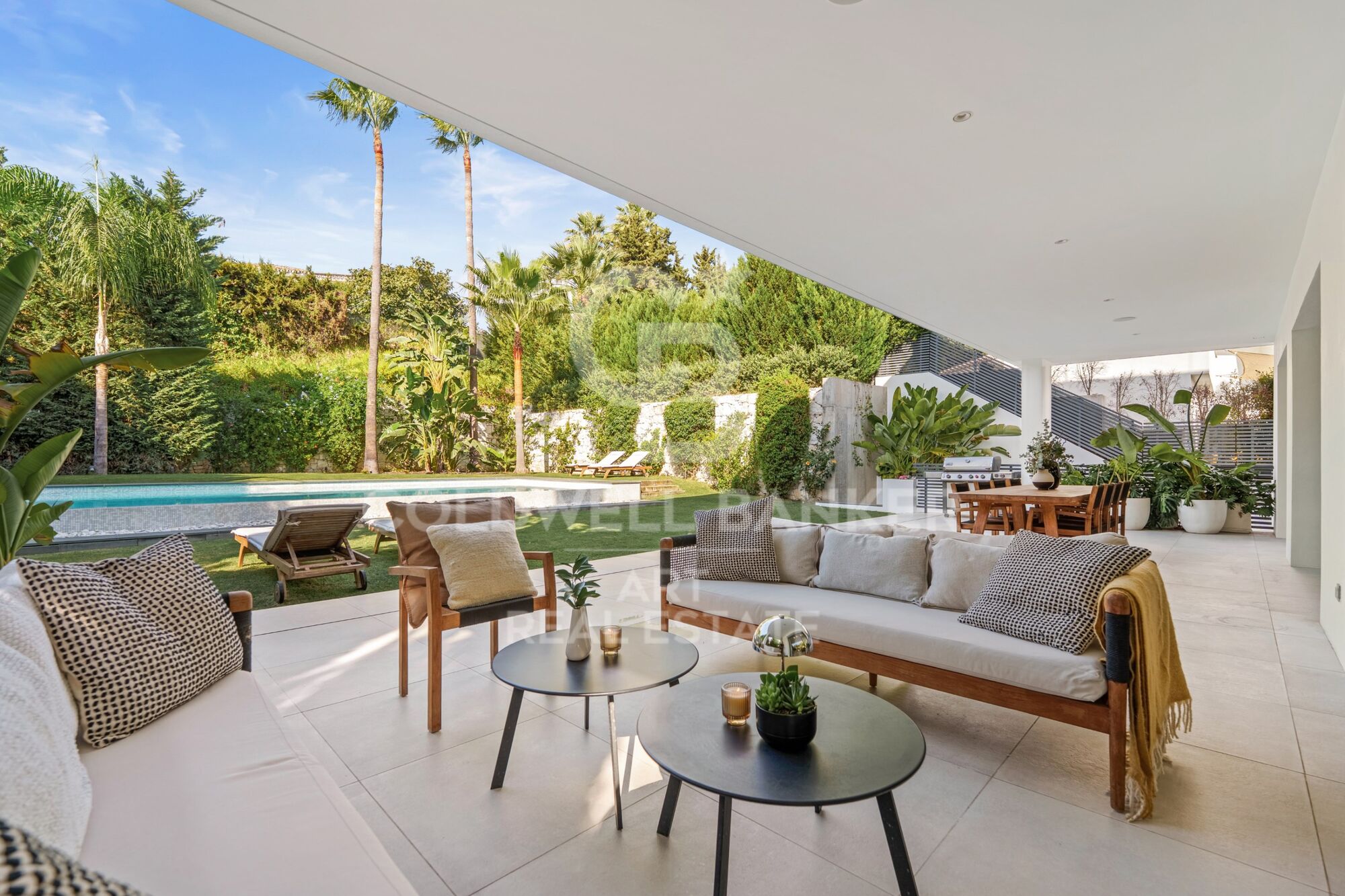 Villa contemporánea de lujo con piscina privada y vistas panorámicas en Nueva Andalucía, Marbella