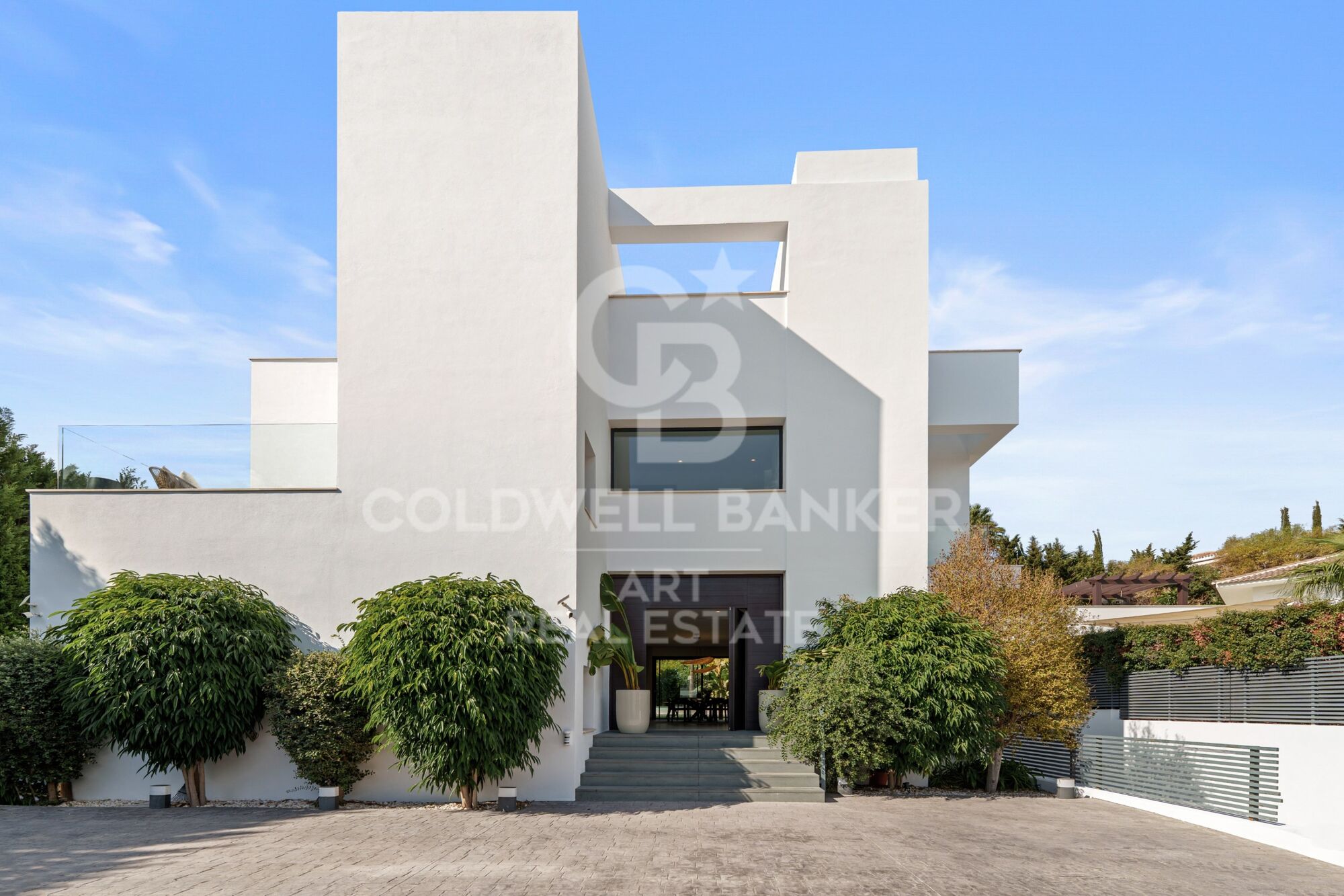 Villa contemporánea de lujo con piscina privada y vistas panorámicas en Nueva Andalucía, Marbella