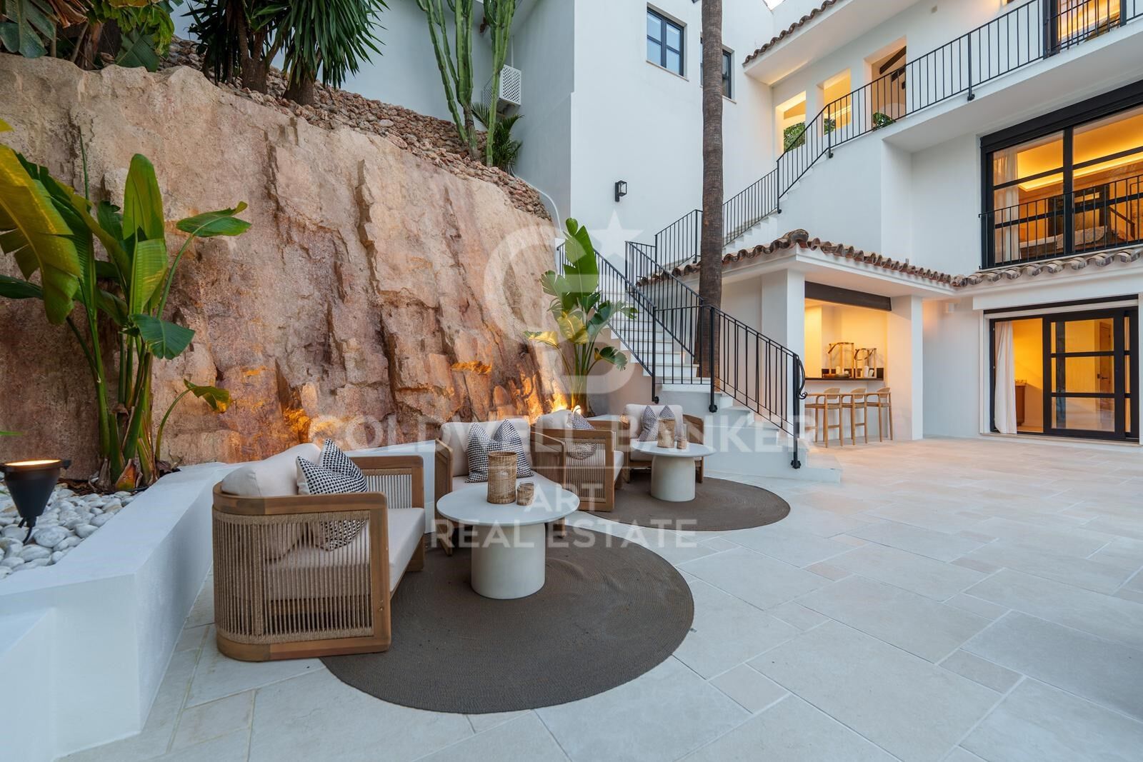 Impressionnante villa contemporaine avec vue panoramique à Puerto Banús.