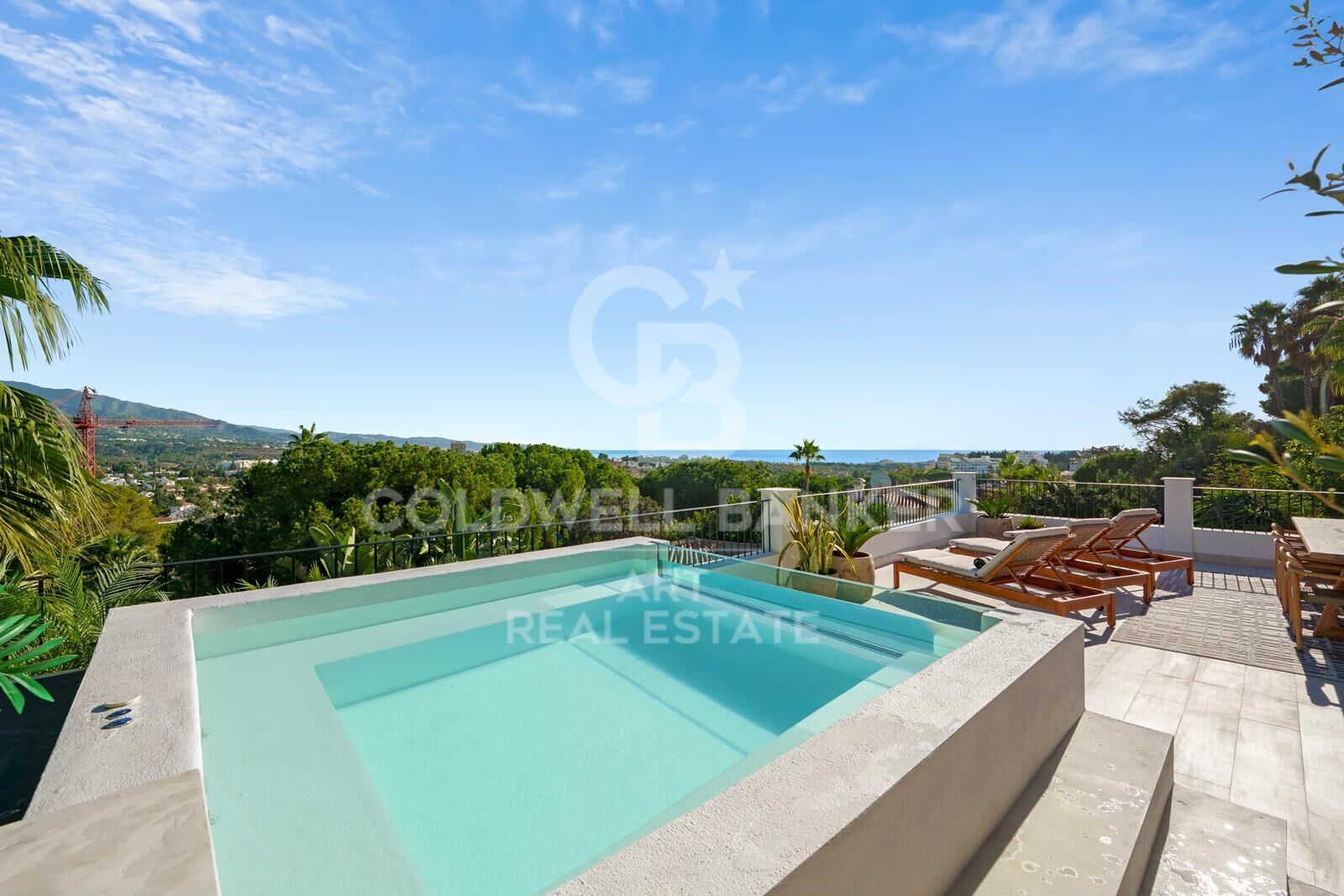 Impressionnante villa contemporaine avec vue panoramique à Puerto Banús.