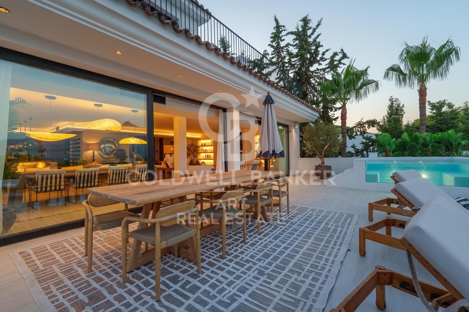 Impressionnante villa contemporaine avec vue panoramique à Puerto Banús.
