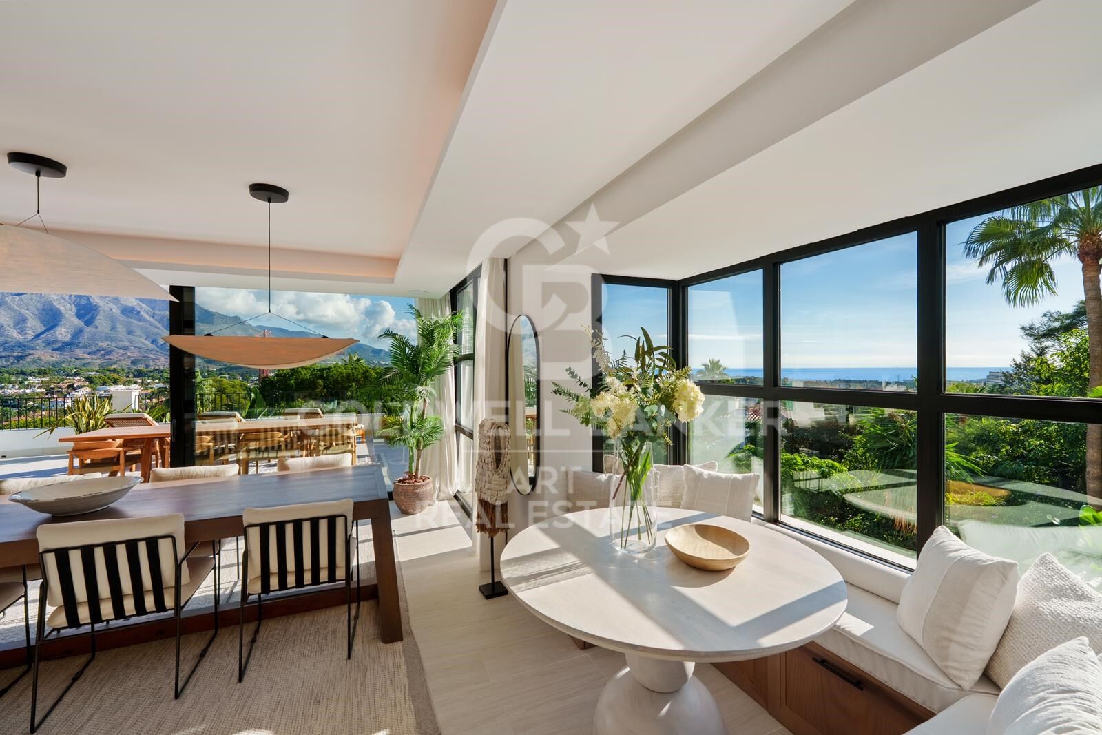 Impressionnante villa contemporaine avec vue panoramique à Puerto Banús.