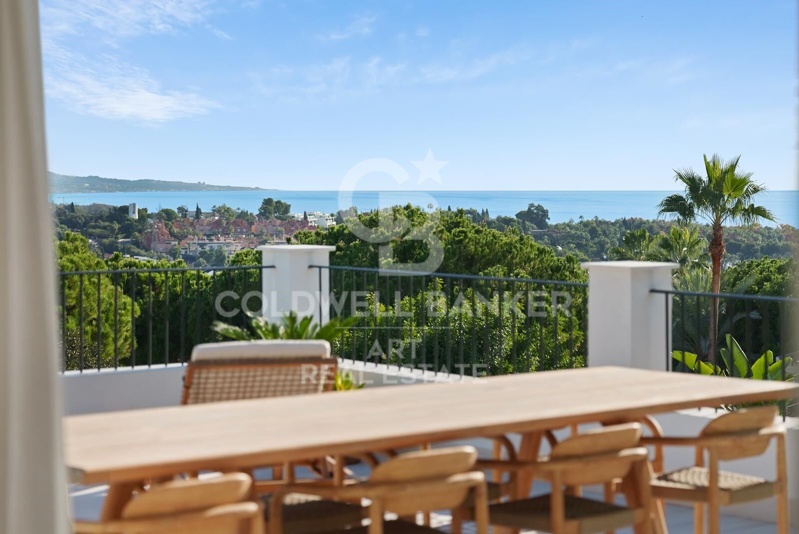 Impressionnante villa contemporaine avec vue panoramique à Puerto Banús.