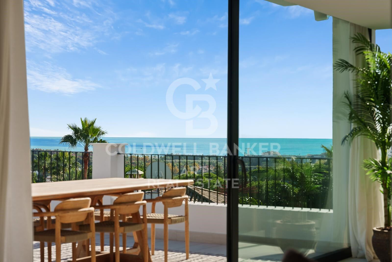 Impressionnante villa contemporaine avec vue panoramique à Puerto Banús.