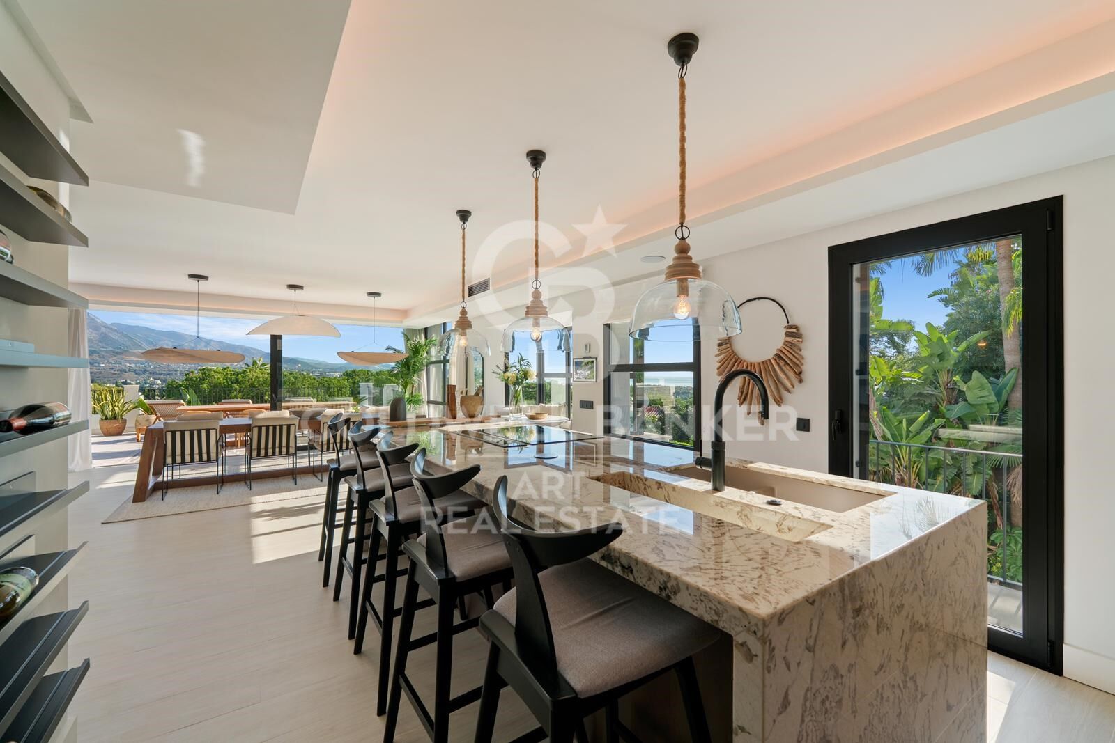 Impressionnante villa contemporaine avec vue panoramique à Puerto Banús.