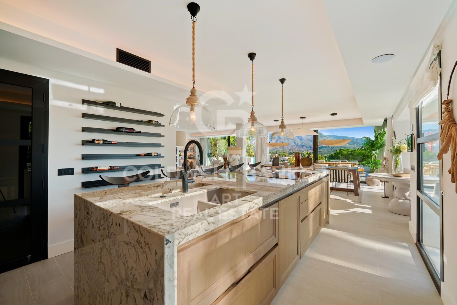 Impressionnante villa contemporaine avec vue panoramique à Puerto Banús.