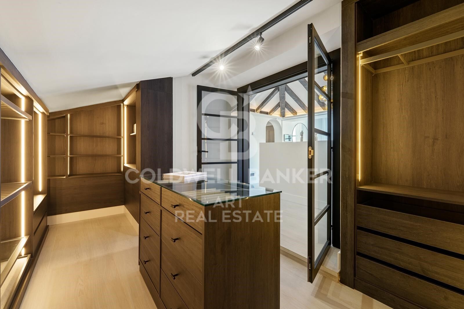 Impressionnante villa contemporaine avec vue panoramique à Puerto Banús.